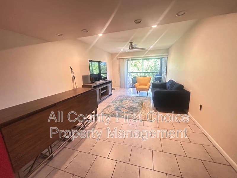 St. Petersburg Condo: 760 So Village lake Dr