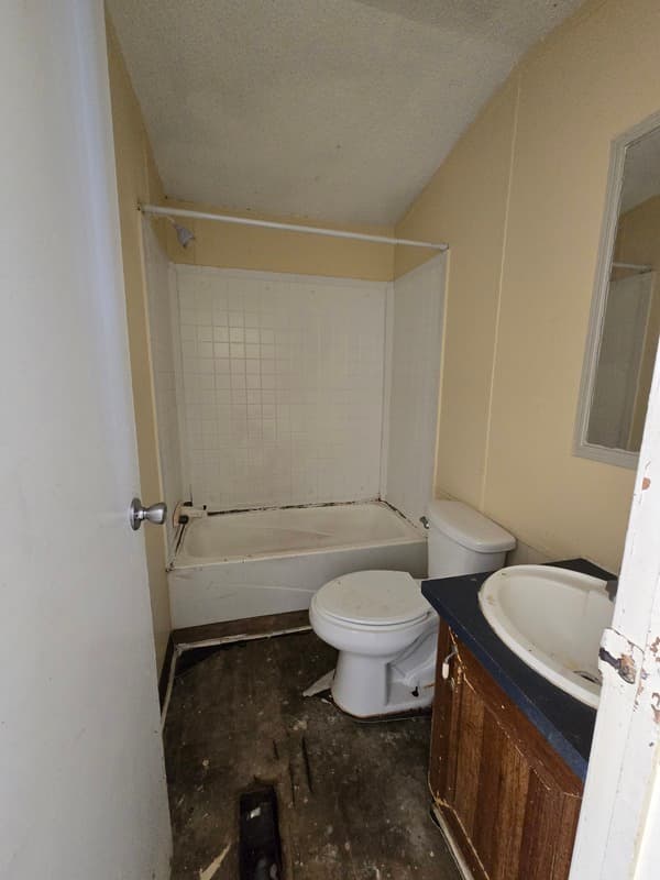 Fayetteville House: 2115 Cattail Cir