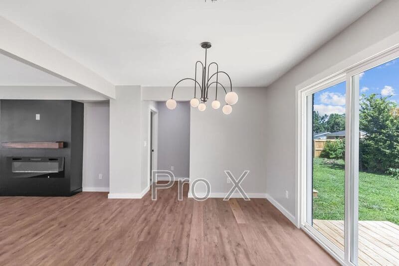 Bentonville House: 809 Carson Drive