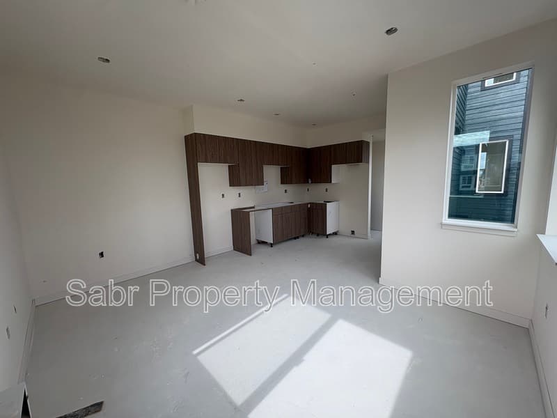 Portland Apartment: 1520 N Bryant St