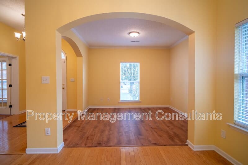 Madison House: 216 Horseshoe Bend North