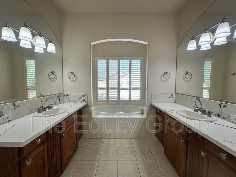 Visalia House: 239 North Preston St