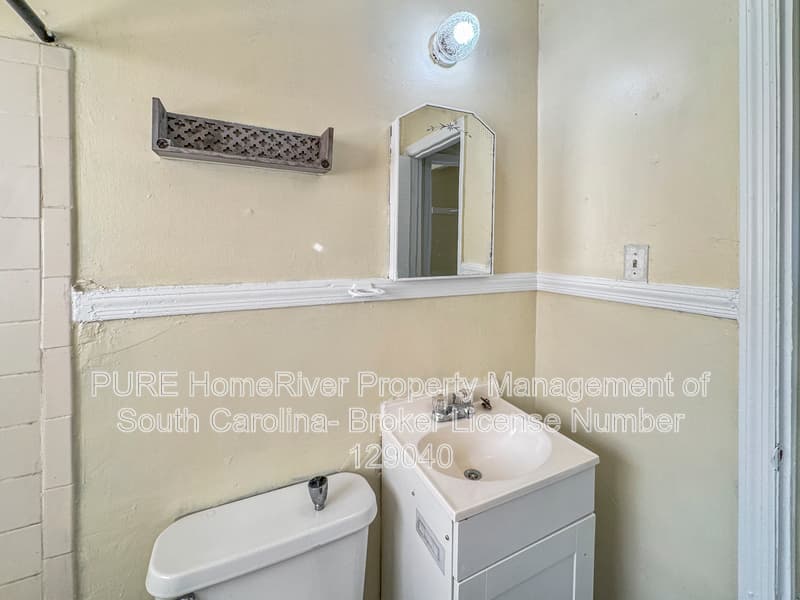Columbia House: 2413 Laurel St