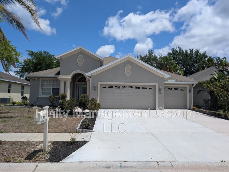 Land O' Lakes House: 10812 Deerberry Drive