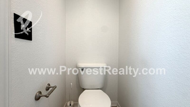 Hesperia House: 9172 Ocotillo Ave