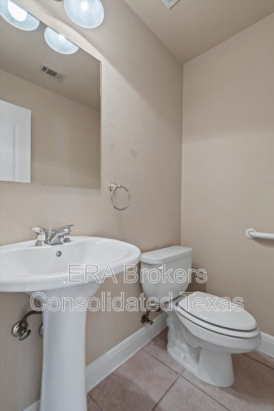 Austin House: 8800 Hazelhurst Dr