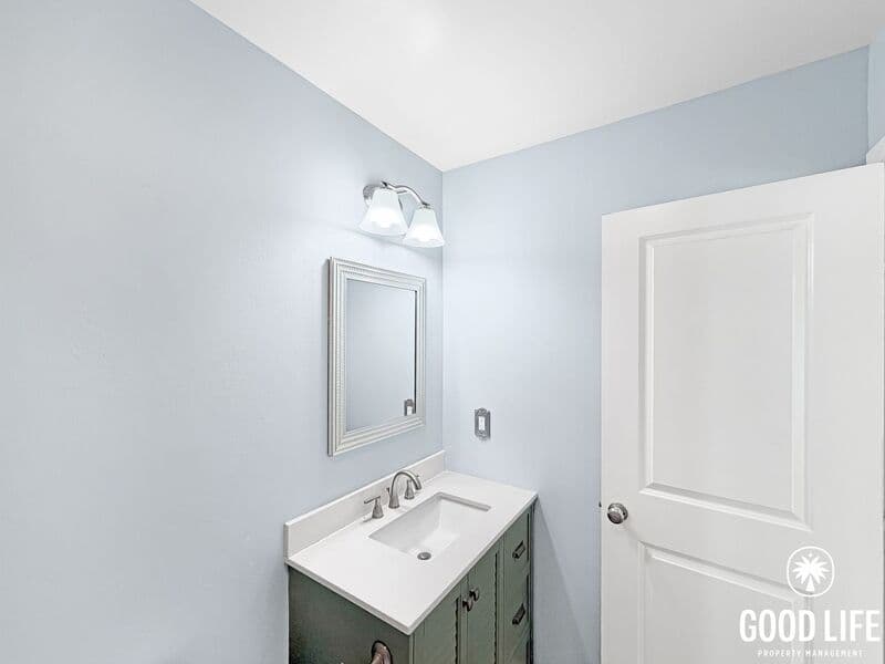 Santee House: 8617 Carlton Oaks Dr