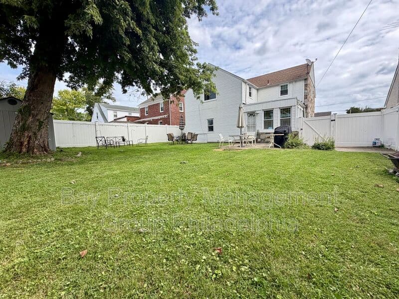 Philadelphia House: 6522 N American St