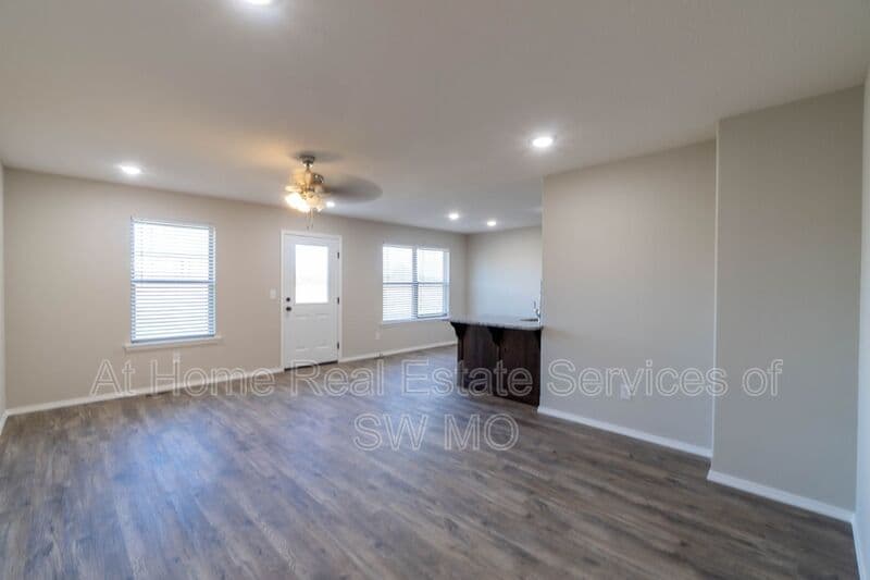 Ozark House: 1801 S 15th Ave