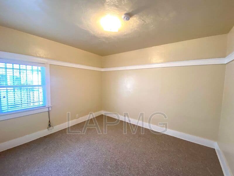 Los Angeles House: 1513 W 45th St