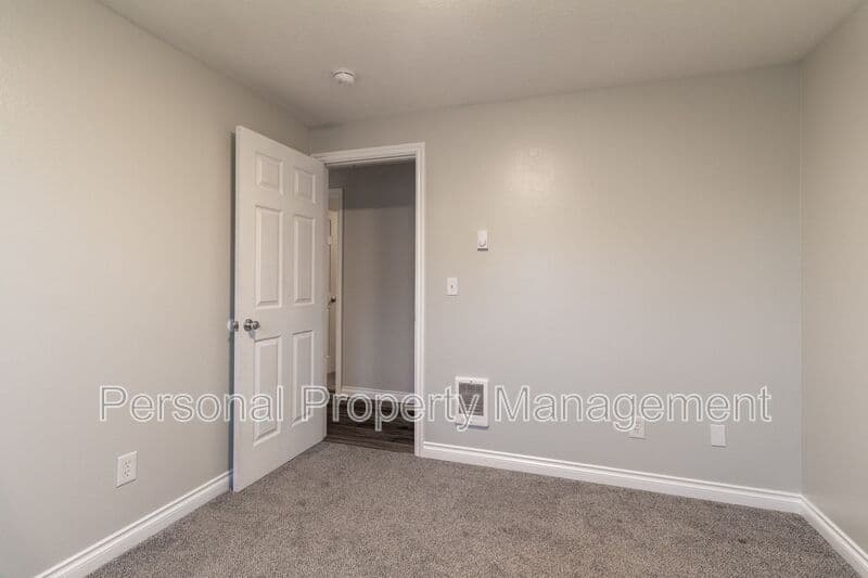 Vancouver House: 13906 NE 52nd Street