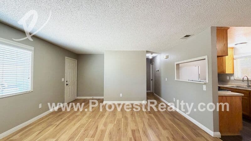 Hesperia House: 16397 Spruce St