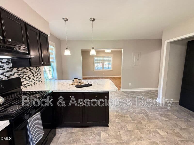 Raleigh House: 5215 Vann Street