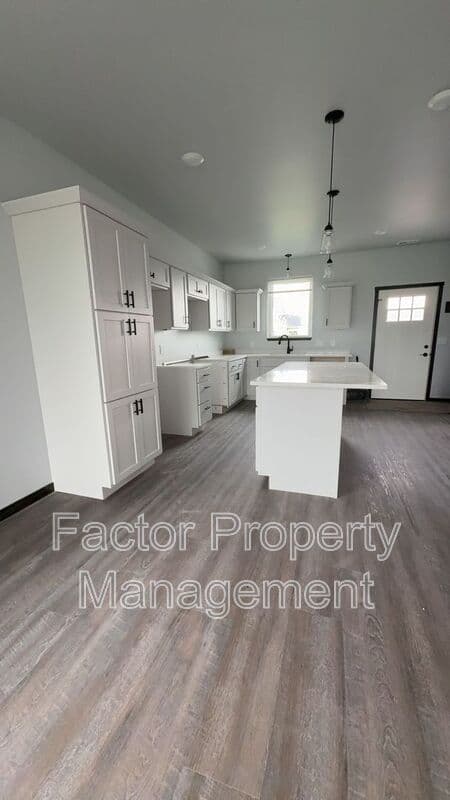 Mankato House: 3110 Noble Drive