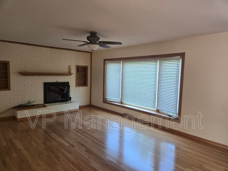 Bettendorf House: 1109 33rd St