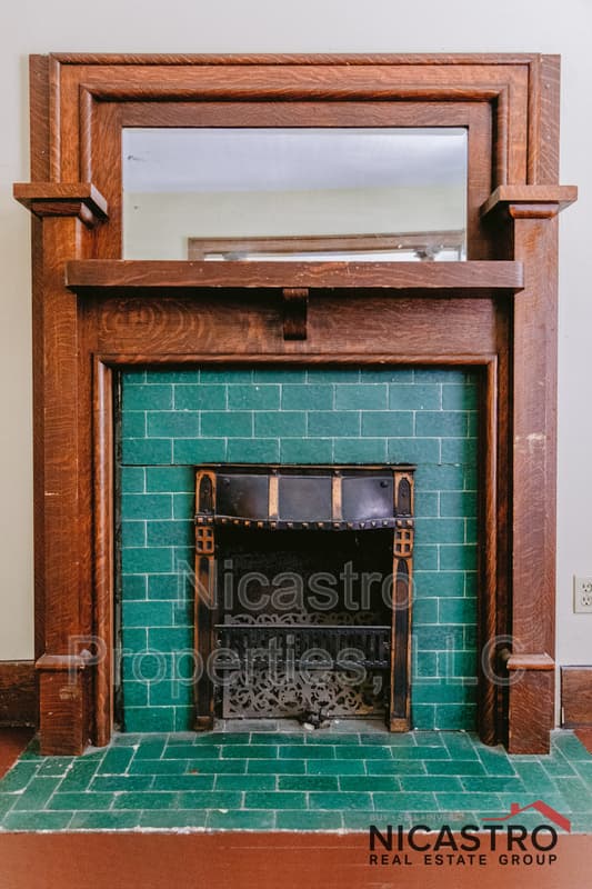 Columbus House: 182 E Lane Avenue