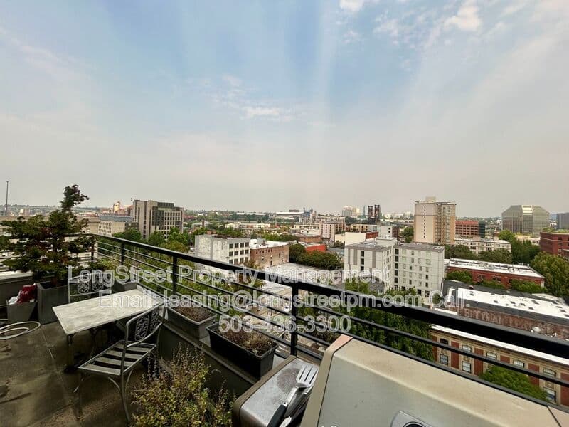 Portland Condo: 300 NW 8th Ave