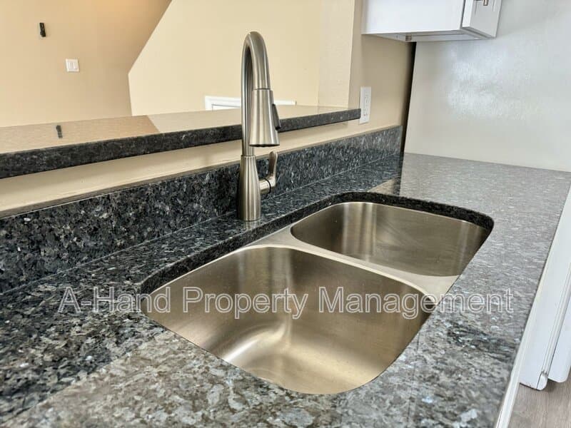 Davenport Condo: 522 Australian Way