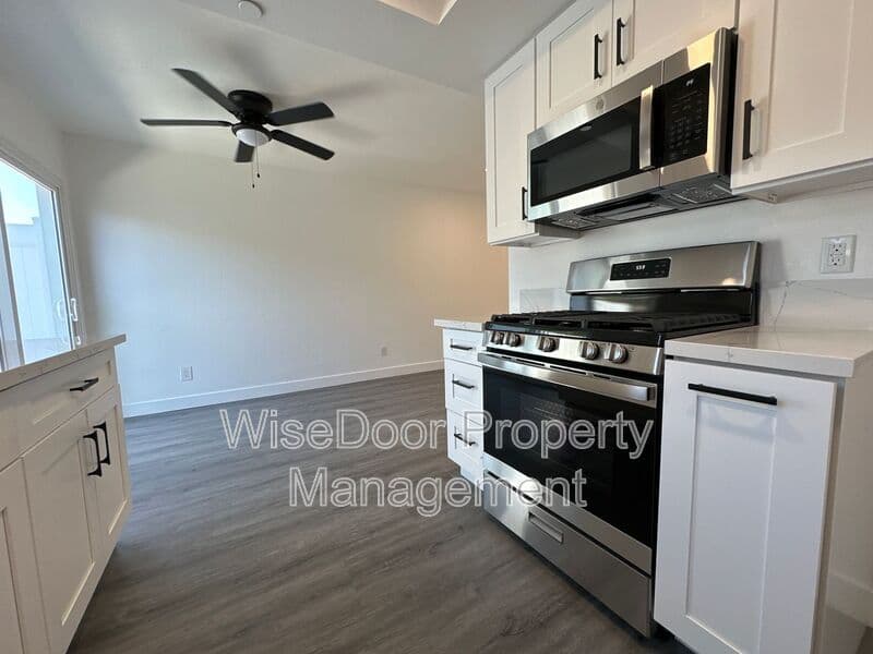 Santa Ana Condo: 810 S Flower St.