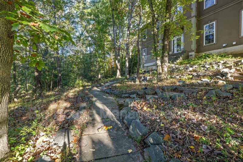 Sterling House: 47284 Grandview Pl