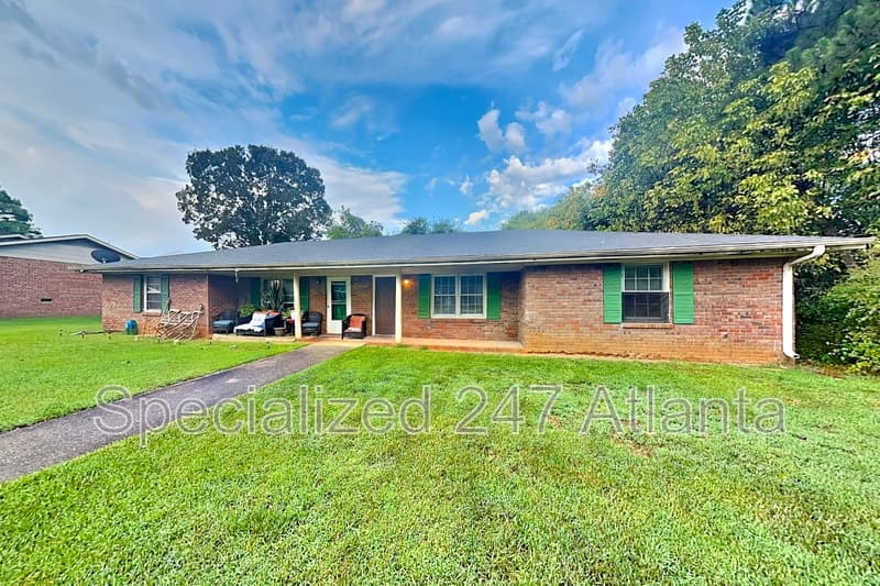 Cartersville House: 17 Fieldstone Ct NW