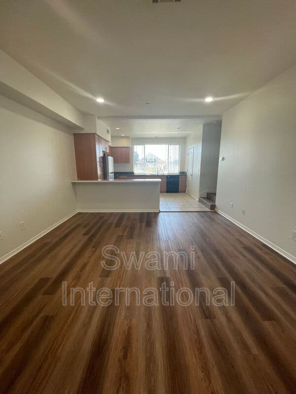 Los Angeles House: 5010 S. Figueroa St.