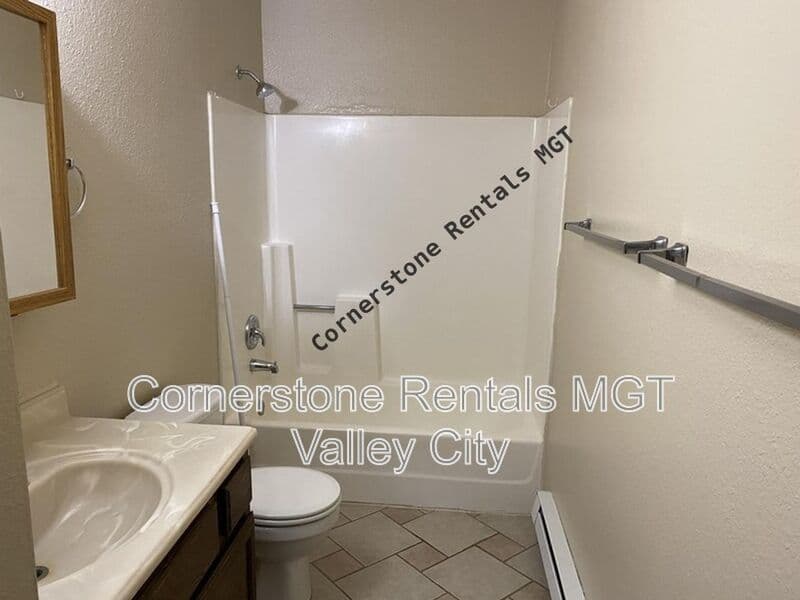 Valley City House: 940 9th Ave SE