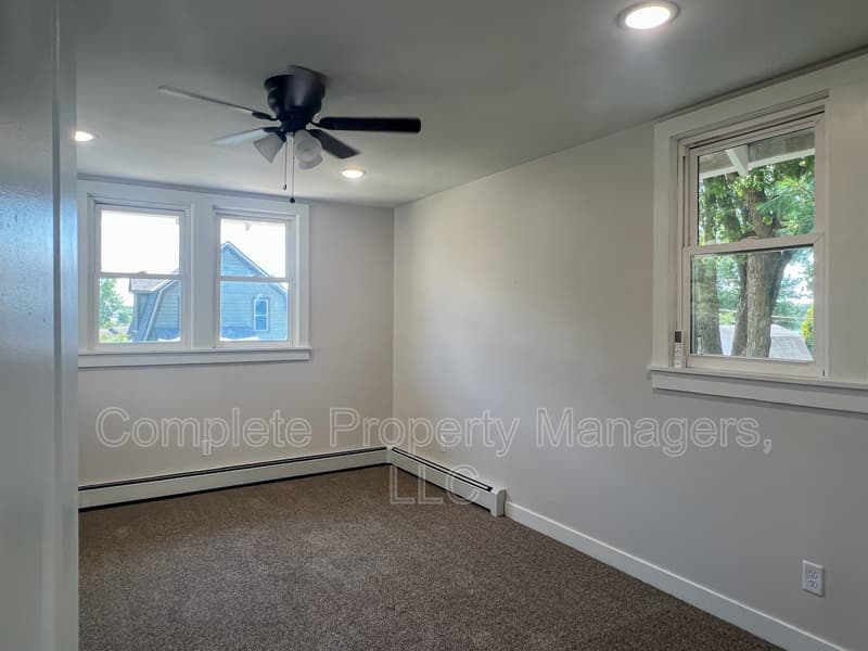 Albert Lea House: 711 Clausen Avenue