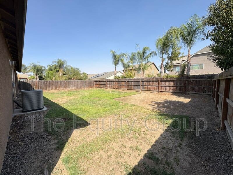 Visalia House: 2346 N Crowe St