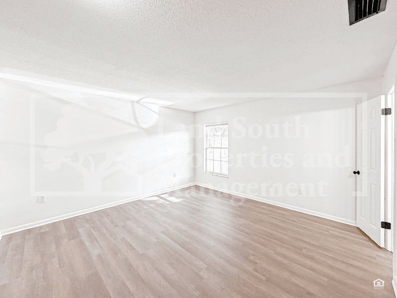Lakeland House: 2417 Carolina Avenue