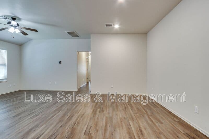 Edmond House: 341 Chalk Hill Ct