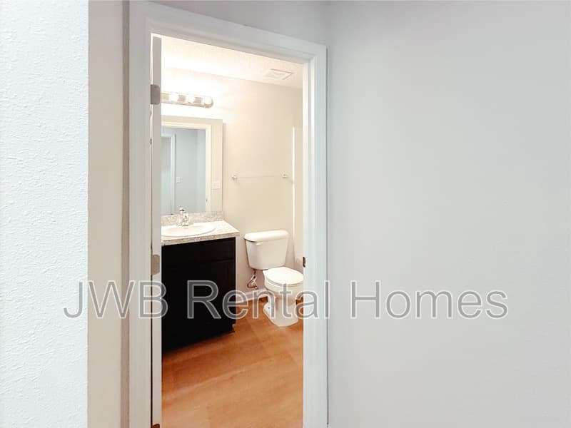 Jacksonville House: 2048 6th St W