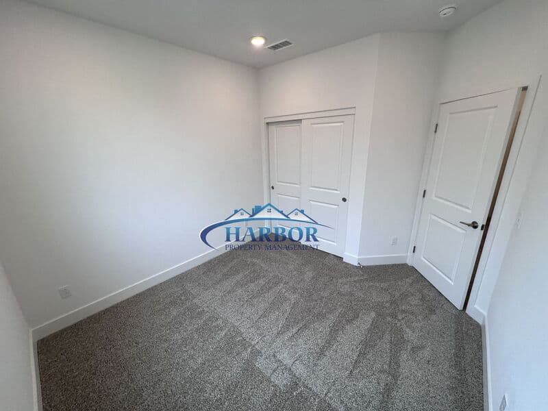 San Pedro Townhome: 1627 W Hornet Lane