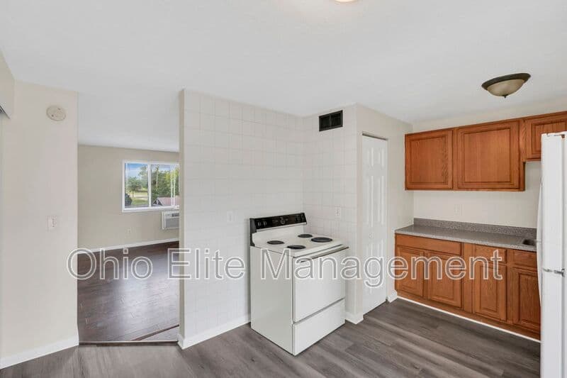 Columbus House: 861 Kingsford Rd