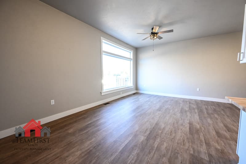 Black Creek Condo: 205 North Maple Street - 102