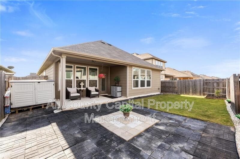 Buda House: 227 Everglade Dr,