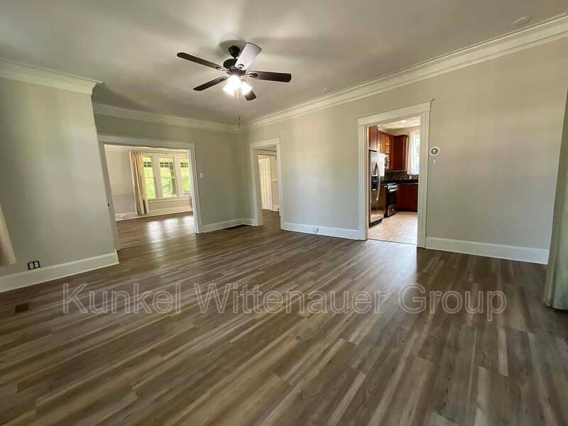 Belleville House: 7 Signal Hill Blvd