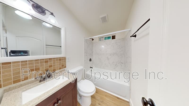 Redding Condo: 1074 Bond Street - 1078