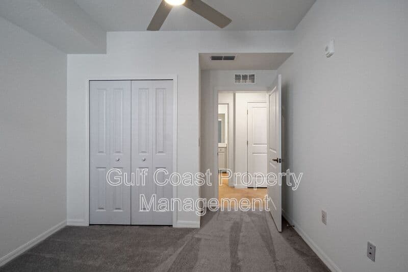Sarasota House: 5703 North Honore Avenue