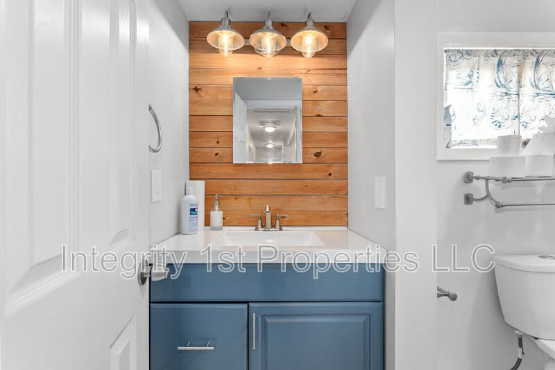 Shawnee House: 11221 West 59th Terrace