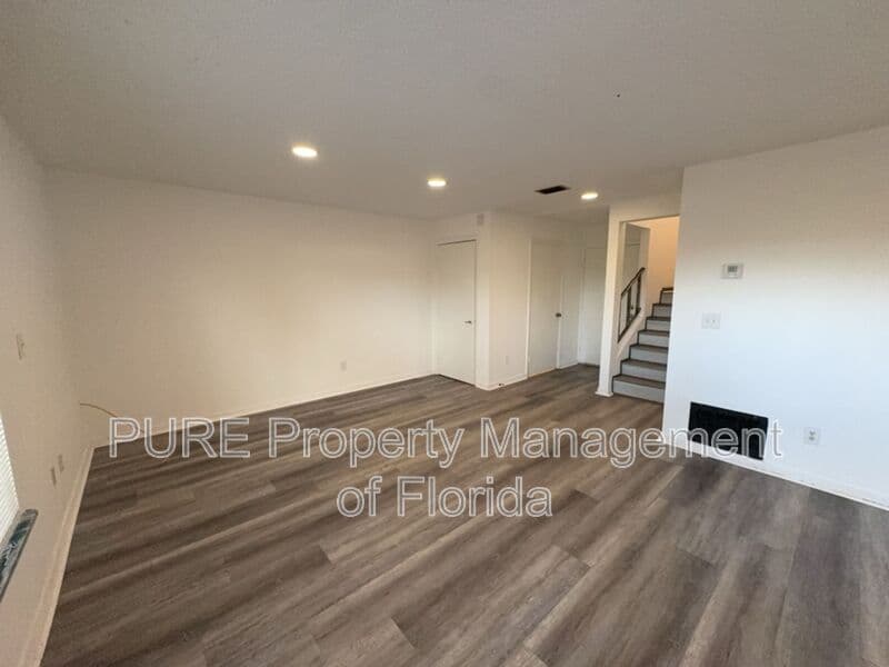 Ocala House: 627 NE 28th Avenue