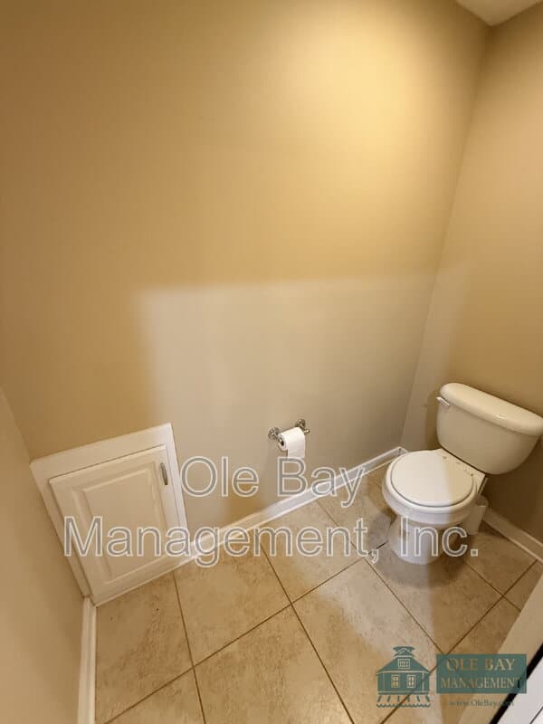 Mobile House: 4650 Rosewood Dr