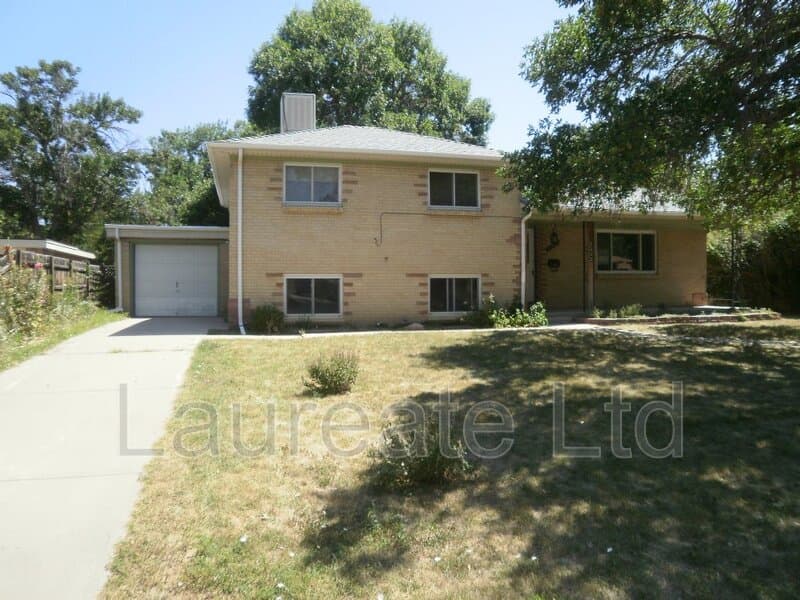 Aurora House: 2332 Oakland St.