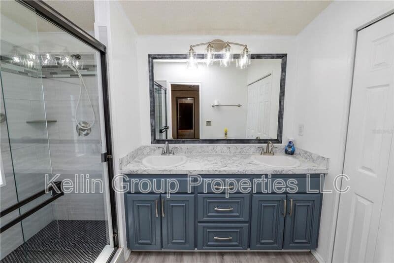 Lakeland House: 1706 Fox Hill Dr
