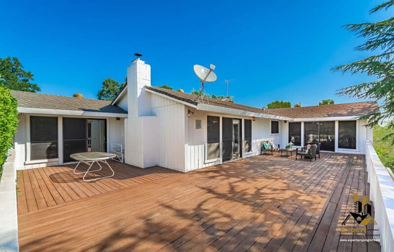 Newcastle House: 1811 Oak Terrace
