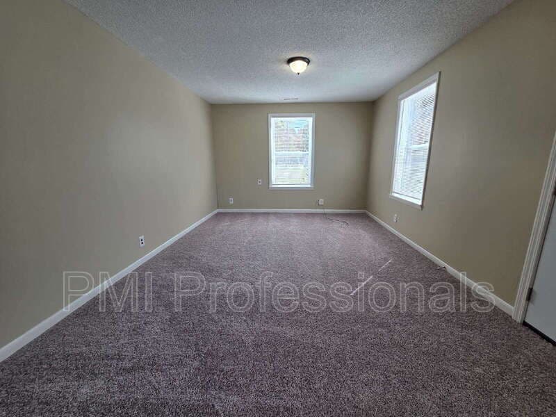 Smyrna House: 100 Manor Pl