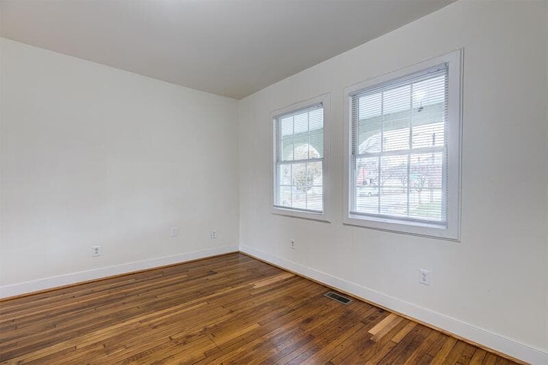 Richmond Condo: 2922 Noble Ave. A