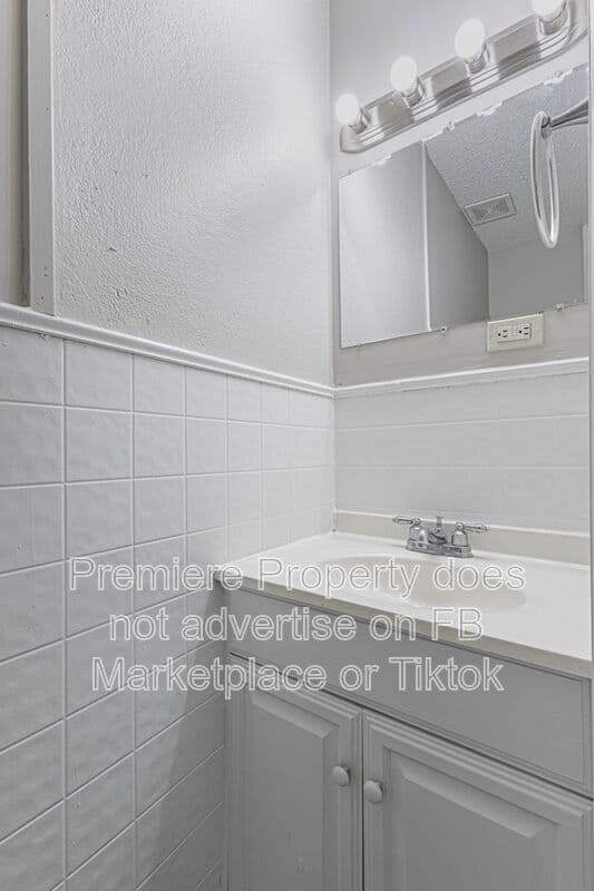 Kansas City House: 7300 E 112th St