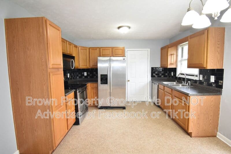 Fayetteville House: 6897 Kingsgate Dr