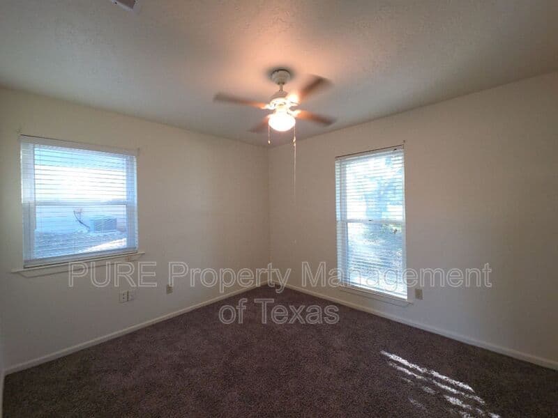 Elgin House: 304 McClendon Dr